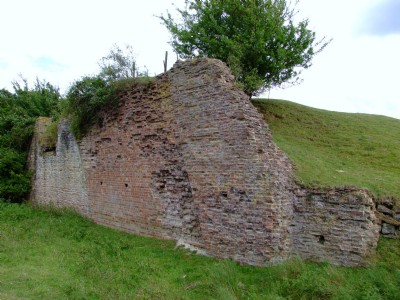 16.07.09 Wakerley Quarries, Partington tipplers- note added lighter brickwork of 2nd added tippler.