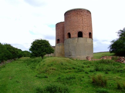 16.07.09 Wakerley Quarries, Partingtons never used Calciners- early Bell tippler right