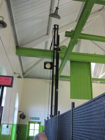 Indicator to show cage position in shaft