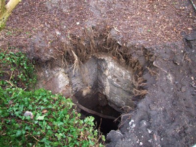 09.01.09 Yate No 2 Old Shaft that collapsed Easter 08 prior to capping
