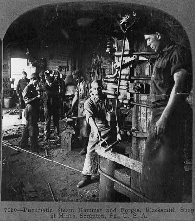 Pneumatic steam hammer